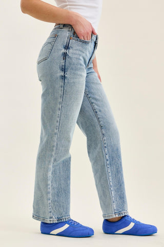 Judy Blue Petite Magic Fit Straight Jeans
